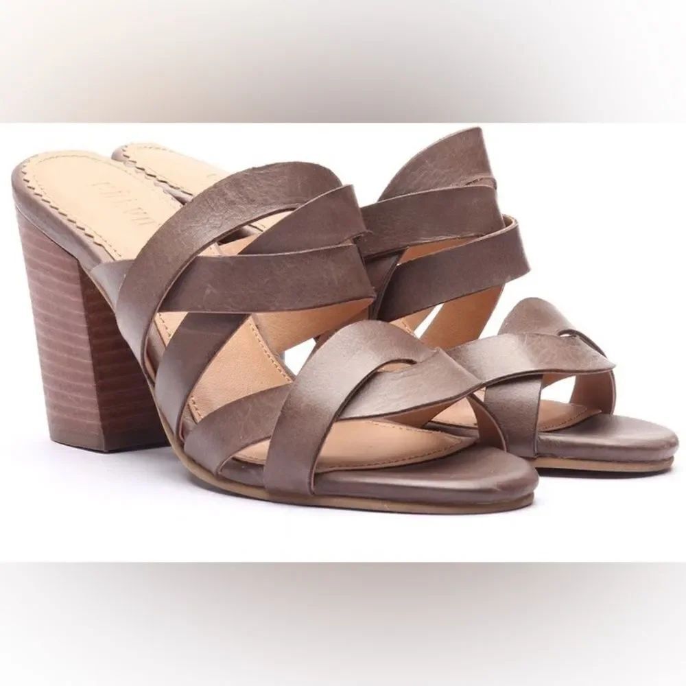 CREVO Petal Leather Strappy High-heeled
Mule Size 9